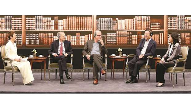Ren Zhengfei, Nicholas Negroponte, George Gilder and Catherine Chen take part in the open dialogue.
