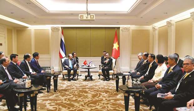 Vietnamu2019s Prime Minister Nguyen Xuan Phuc and Thailandu2019s Prime Minister Prayuth Chan-ocha hold a bilateral meeting in Bangkok yesterday. Southeast Asian leaders gathered in Bangkok yesterday determined to drive forward the worldu2019s largest commercial pact, with the trade war between the US and China clouding the outlook for their export-led economies.