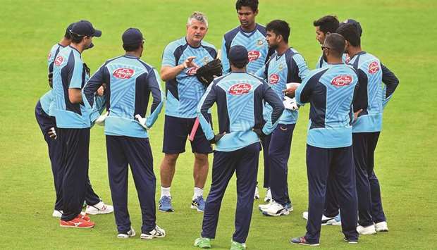 Bangladesh coach Steve Rhodes (centre) talks to his players during a training session in Southampton, United Kingdom, yesterday. (AFP)