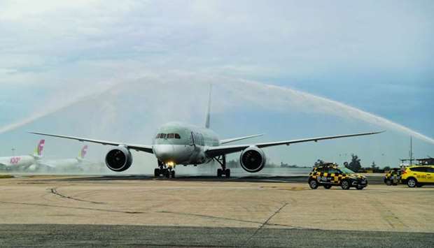 Qatar Airways flight QR343 was greeted with a water cannon salute on arrival at Lisbon Airport.