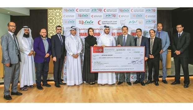 QRCS and LuLu Hypermarket officials at the donation cheque handover ceremony.