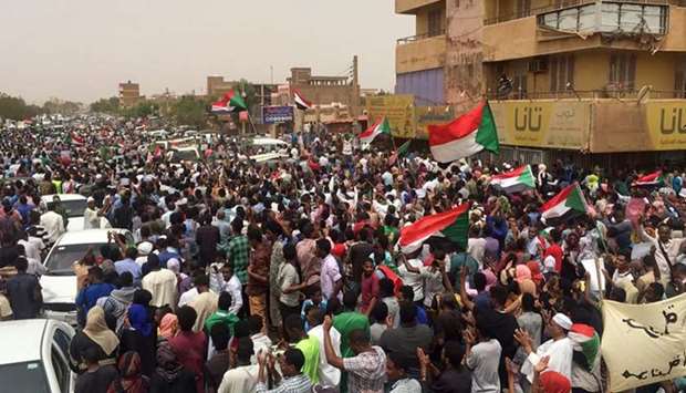 :Sudanese protesters chant slogans demanding civilian rule during a rally in Khartoum's southern al-Sahafa district.