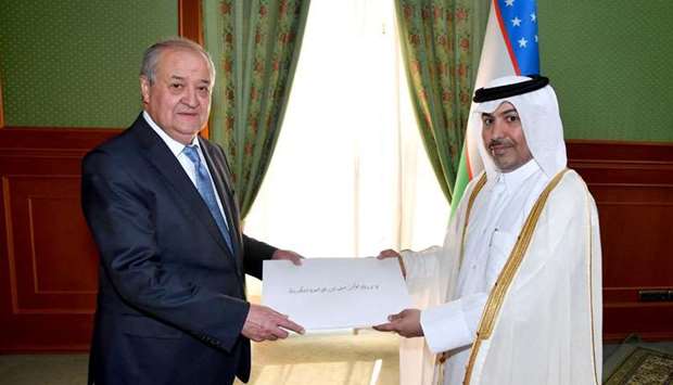 Uzbek minister receives papers of Qatar envoy