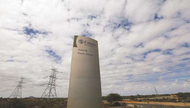 Pylons carry electricity from a sub-station of state power utility Eskom outside Cape Town in this picture taken on March 20, 2016. Despite Eskom having too many workers, labour unions oppose the plan to split the company into three, while no visible progress has been made on reorganising its liabilities.