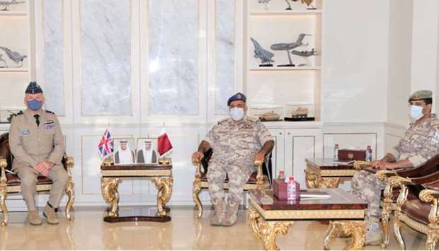 During the meeting, they reviewed aspects of military co-operation between the two countries and means of promoting them further.