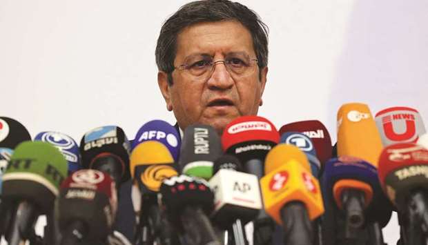 Iranu2019s reformist candidate Abdolnaser Hemmati holds a press conference at Tehran University of Economic Sciences yesterday.