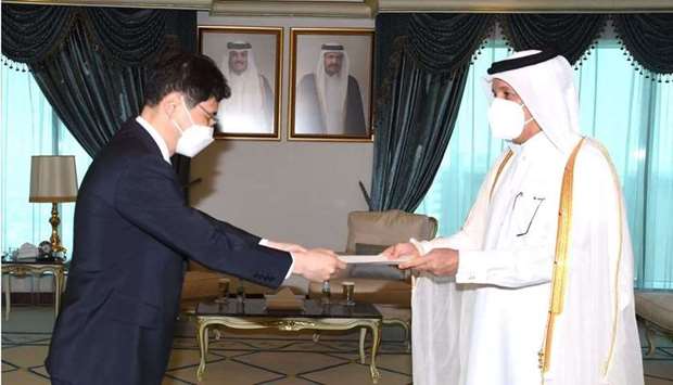 Minister of State for Foreign Affairs receives copy of credentials of Korean Ambassador