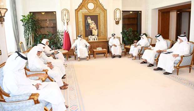 HE the Prime Minister in talks with chief editors of Qatari newspapers.