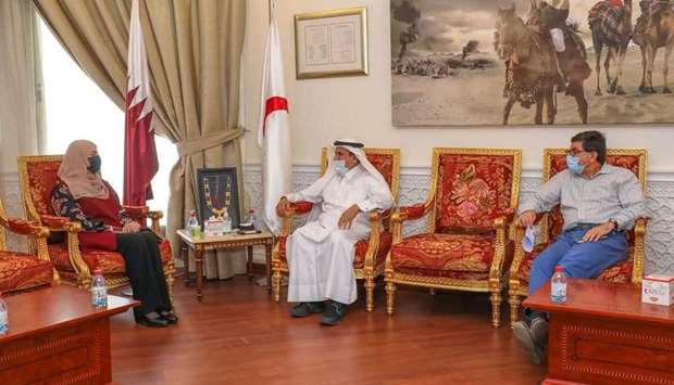 HE the Secretary-General of Qatar Red Crescent Society (QRCS), ambassador Ali bin Hassan al-Hammadi, and the Chief of the Mission of the International Organisation for Migration (IOM) in Qatar, Iman Younis Ereiqat, discussed means of bolstering the co-operation between QRCS and the UN organisation, and a number of issues of common concern.
