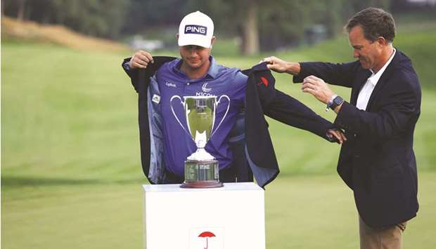 Harris English of the United States is presented with the winneru2019s jacket after winning the Travelers Championship on the eighth playoff hole against Kramer Hickok of the United States (not pictured) at TPC River Highlands in Cromwell, Connecticut.   (Getty Images/AFP)