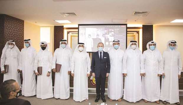 Director of the Institute of Criminal Studies at the Public Prosecution, Dr Saad Hanif al-Dosari, and French ambassador to Qatar, Franck Gellet, handed over the certificates to the participants of the course.