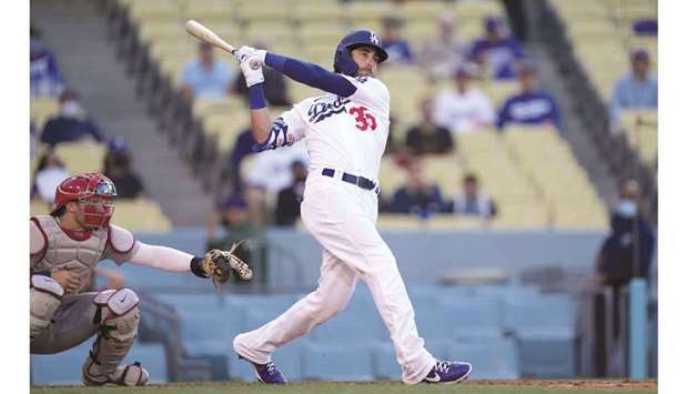 Los Angeles Dodgers center fielder Cody Bellinger follows through on a two-RBI single during the first inning as St Louis Cardinals catcher Andrew Knizner looks on. (USA TODAY Sports)