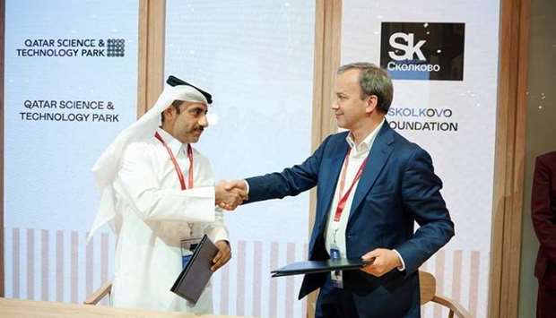Yosouf al- Salehi, executive director, Qatar Science & Technology Park, and Arkady Dvorkovich, chairman, Skolkovo Foundation at the MoU signing