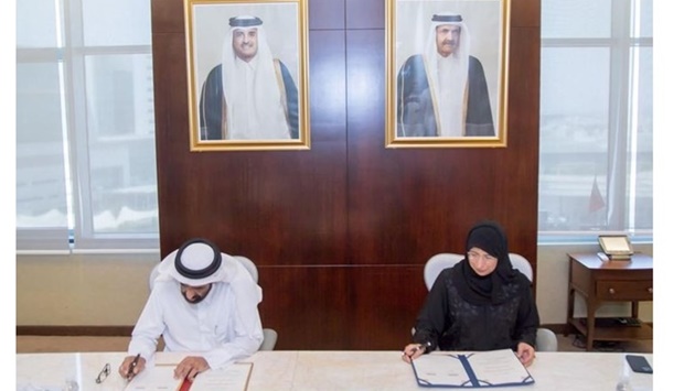HE the Minister of Public Health Dr. Hanan Mohamed Al Kuwari and HE the Head of the Planning and Statistics Authority Dr. Saleh bin Mohammed Al-Nabet sign the agreement