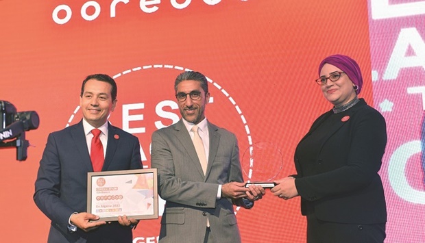 Bassam Yousef al-Ibrahim, CEO of Ooredoo Algeria, receiving the certification and award.