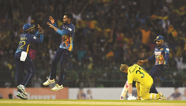Sri Lankau2019s Dhananjaya de Silva (second left) celebrates after the dismissal of Australiau2019s David Warner (second right) during their fourth one-day international at the R Premadasa International Cricket Stadium in Colombo yesterday. (AFP)