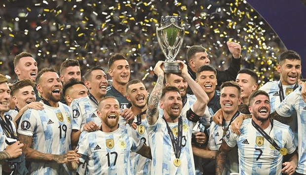 Argentinau2019s Lionel Messi and his teammates celebrates with the trophy after their victory over Italy in the u2018Finalissimau2019 international friendly at the Wembley Stadium in London on Wednesday. (AFP)
