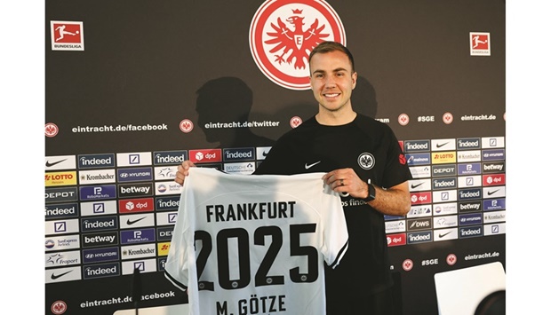 Eintracht Frankfurtu2019s Mario Goetze poses with the clubu2019s shirt during the press conference in Frankfurt yesterday. (Reuters)