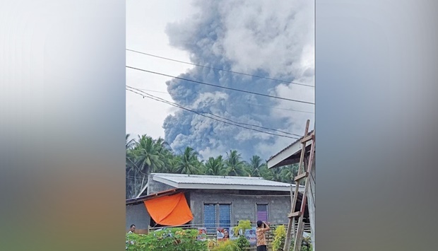 Plumes of smoke rise from the Bulusan volcano in Juban, Sorsogon Province, Philippines, yesterday.