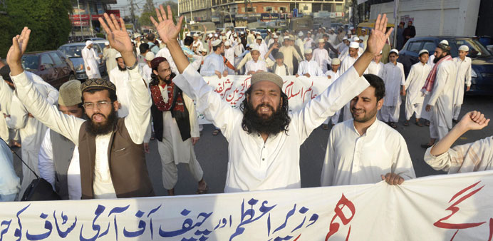 Pakistani protesters chant slogans in support of Saudi Arabia at a rally in Karachi late on Friday. Pakistan is ready to defend Saudi Arabiau2019s u201cterrit
