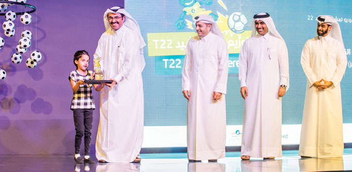  HE Dr al-Sada honouring one of the winners as HE Dr al-Hammadi, al-Kuwari and al-Thawadi look on. 
