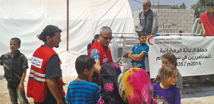 QRC teams distribute food among Syrian IDPs.