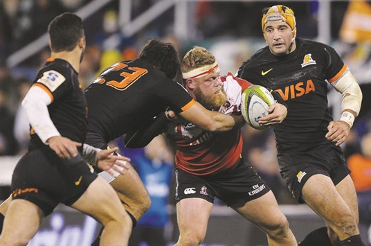 Lionsu2019 hooker Akker van der Merwe (C) vies for the ball with Jaguaresu2019 fullback  Matias Orlando  (2nd L) during their Super Rugby match at Jose Amalfitani stadium in Buenos Aires. (AFP)