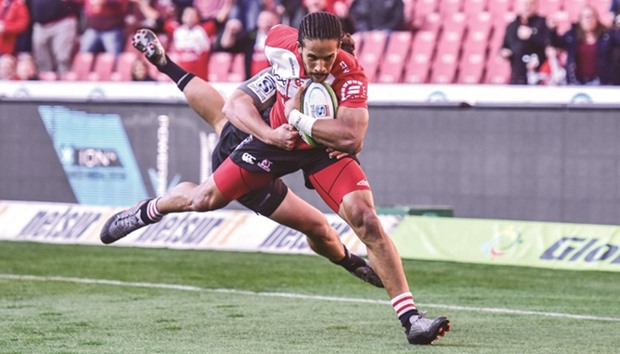 South Africasu2019 Emirates Lionsu2019 Courtnall Skosan tries to score a try during the Rugby Super 18 quarter-final clash against New Zealandu2019s Crusaders at the Ellis Park rugby stadium in Johannesburg yesterday.