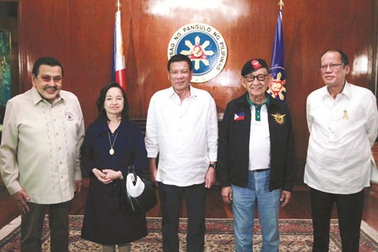Philippine President Rodrigo Duterte poses with former presidents (from left) Joseph Estrada, Gloria Arroyo, Fidel Ramos and Benigno Aquino prior to the start of the National Security Council Meeting at Malacanang Palace yesterday.