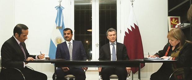 HH the Emir and the Argentinian president witnessing  the signing of an MoU.
