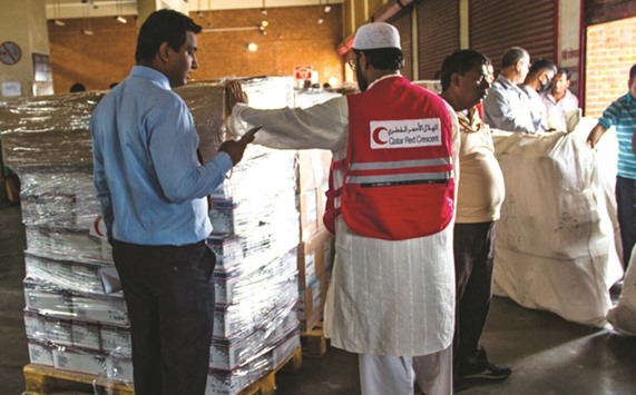 QRCS volunteers distributing aid.