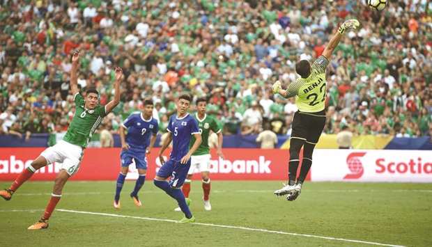 Mexicou2019s Edson Alvarez (left) watches as El Salvadoru2019s goalkeeper Benji Villalobos deflects a shot on goal during the group C match of the CONCACAF Gold Cup at Qualcomm Stadium in San Diego, California, on Sunday. (AFP)