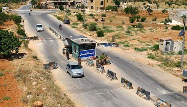 :Members from a coalition of rebel groups called ,Jaish al Fateh,, also known as ,Army of Fatah, (Conquest Army), man a checkpoint in Idlib city, Syria July 18, 2017