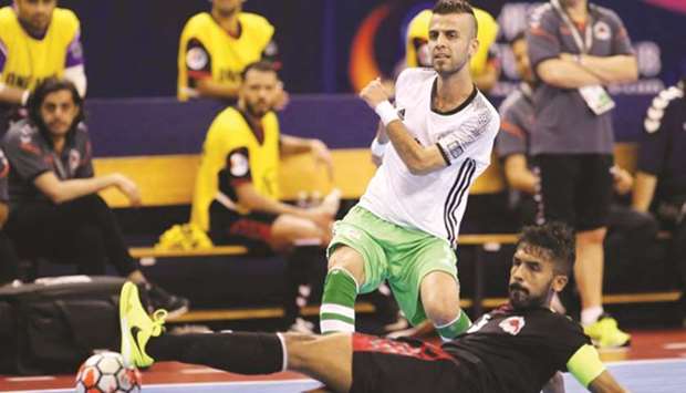 Action from the match between Naft Al Wasat (in white and green) and Al Rayyan (in black).