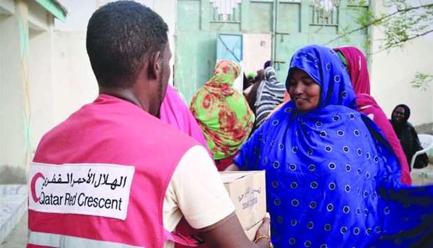 Dates, beds, mattresses, blankets and clothes were received by more than 16,000 needy families in the city and towns of Berbera, Somaliland.