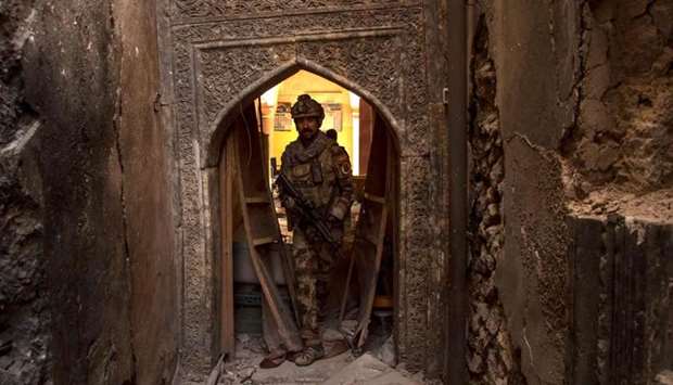A member of Iraq's Counter-Terrorism Service (CTS) advances in the Old City of Mosul on July 5, 2017, during the government forces' ongoing offensive to retake the city from Islamic State (IS) group fighters
