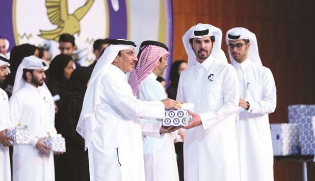 Minister of Transport and Communications, HE Jassim Seif Ahmed al-Sulaiti presenting an award at the event.