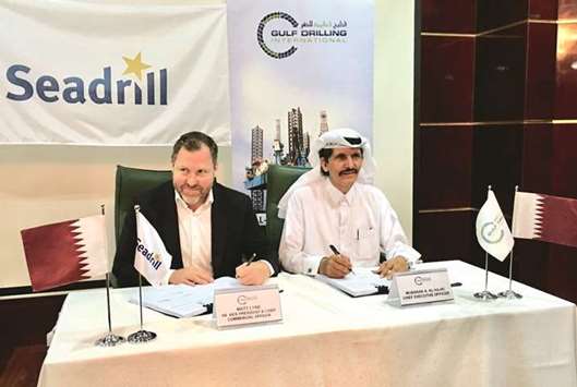 Al-Hajri and Seadrill senior vice-president and chief commercial officer Matt Lyne ink the deal for the utilisation of u2018West Tucanau2019.