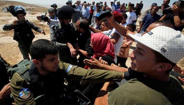 Israeli forces scuffle with Palestinians