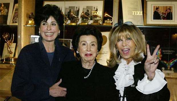 Nancy Sinatra (centre) with her daughters Tina (left) and Nancy in 2002.