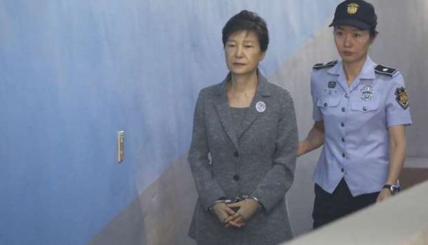 South Korean ousted leader Park Geun-hye (L) arriving at a court in Seoul. File photo taken on August 25, 2017.