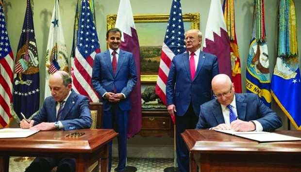 HE al-Baker and Joyce sign the agreement between Qatar Airways Group and GE at the White House in Washington, DC, witnessed by His Highness the Amir, Sheikh Tamim bin Hamad al-Thani and US President Donald Trump.