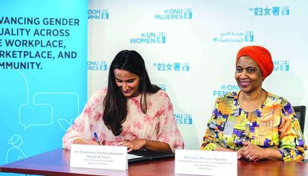 HE Sheikha Hind signing the CEO Statement of Support for the Womenu2019s Empowerment Principles.