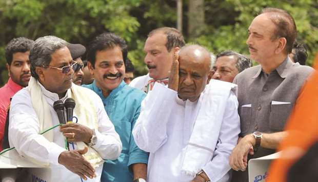 Former prime minister and Janatha Dal (Secular) supremo H D Deve Gowda (centre) stands next to Congress leaders Siddaramaiah (left), K C Venugopal (second left) and Ghulam Nabi Azad (right) during a demonstration staged by Karnataka Congress and Janatha Dal (Secular) coalition government against the Bharatiya Janatha Party and its alleged horse trading, in Bengaluru yesterday.