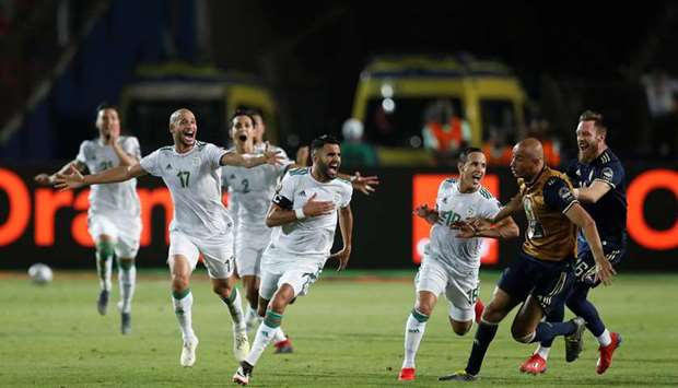 Algeriau2019s Riyad Mahrez (C) celebrates with teammates after scoring the winner against Nigeria on Sunday night.