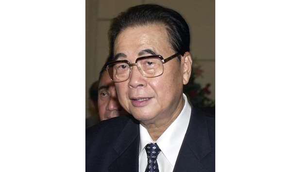 This file photo taken on September 13, 2002 shows Li Peng speaking to journalists after a press conference in Manila.