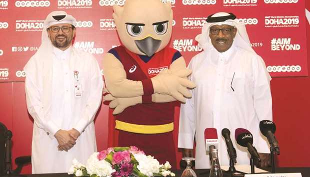 Ooredoo Qatar CEO Waleed al-Sayed (left) and Doha 2019 Organising Committee vice-chairman and director general Dahlan al-Hamad (right) pose with Falah the Falcon, the mascot for the IAAF World Athletics Championships, at a press conference yesterday.