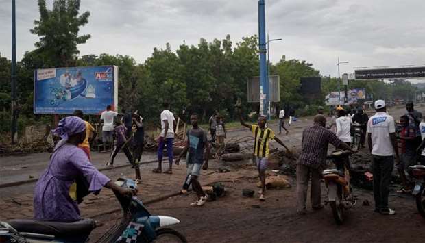 Protesters set barricades to block the circulation on the Martyrs bridge of Bamako