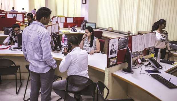 An employee attends to customers at a Housing Development Finance Corp Bank branch in Mumbai. The bank has conducted a probe into allegations of improper lending practices and conflicts of interests in its vehicle-financing operation involving the unitu2019s former head, according to people familiar with the matter.