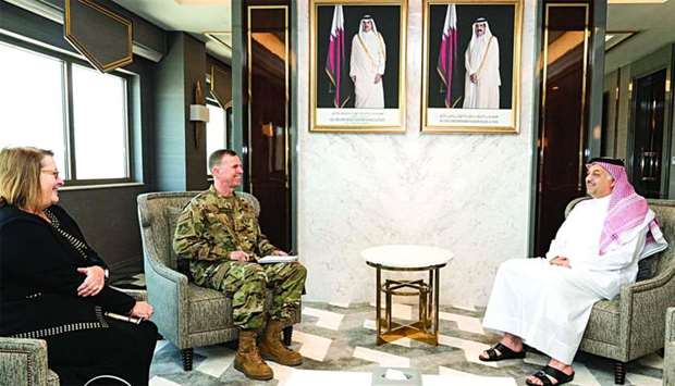 Defence minister meets US Air Forces commanderrnrn